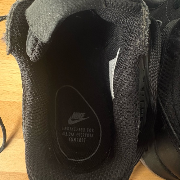 Nike Women's Black Athletic Shoes - Picture 13 of 16